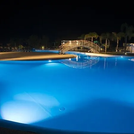 La Brunese פארק נופש 3*